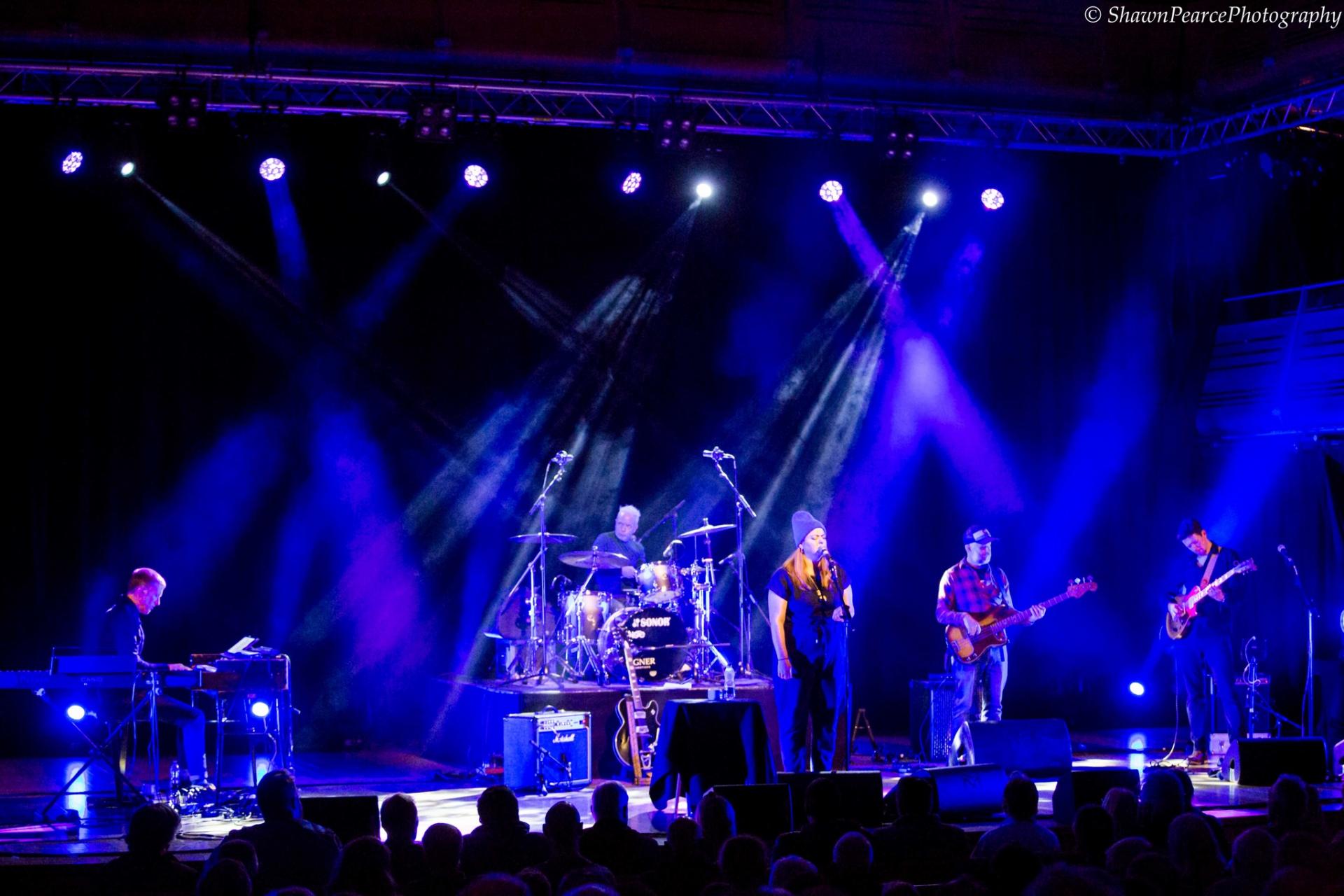 Jo Harman and band